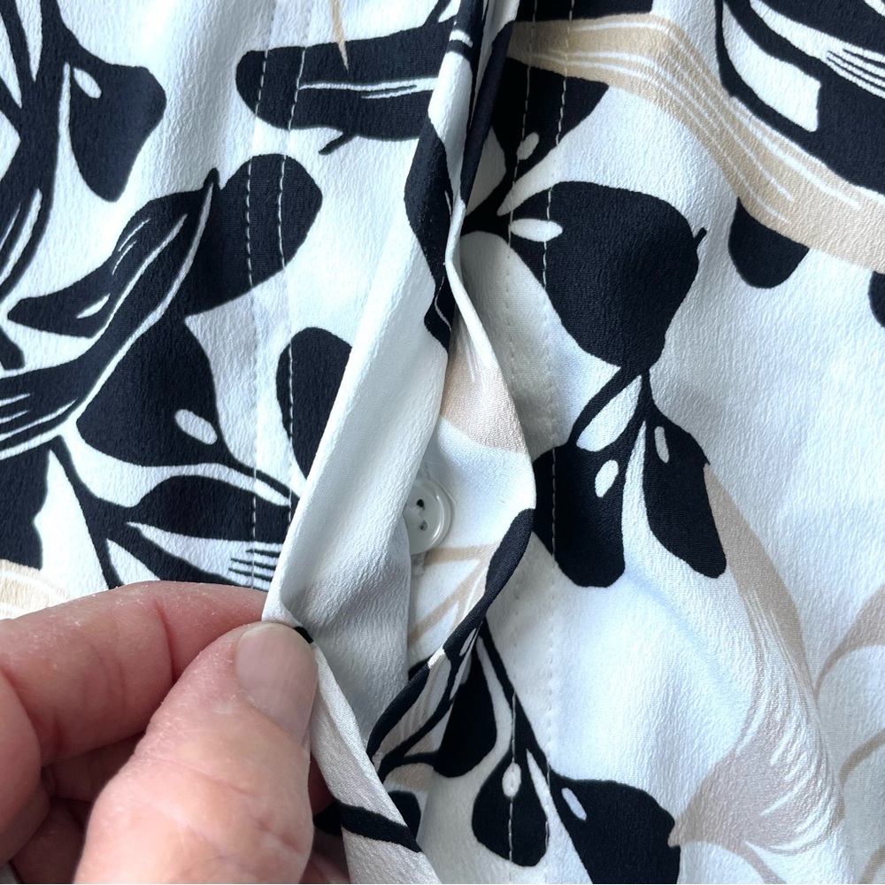 White House Black Market Black and White Floral Blouse Size XS - Picture 6 of 12